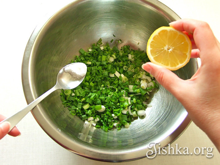 Салат из весенней зелени и яиц - Кулинарный пошаговый рецепт с фото.